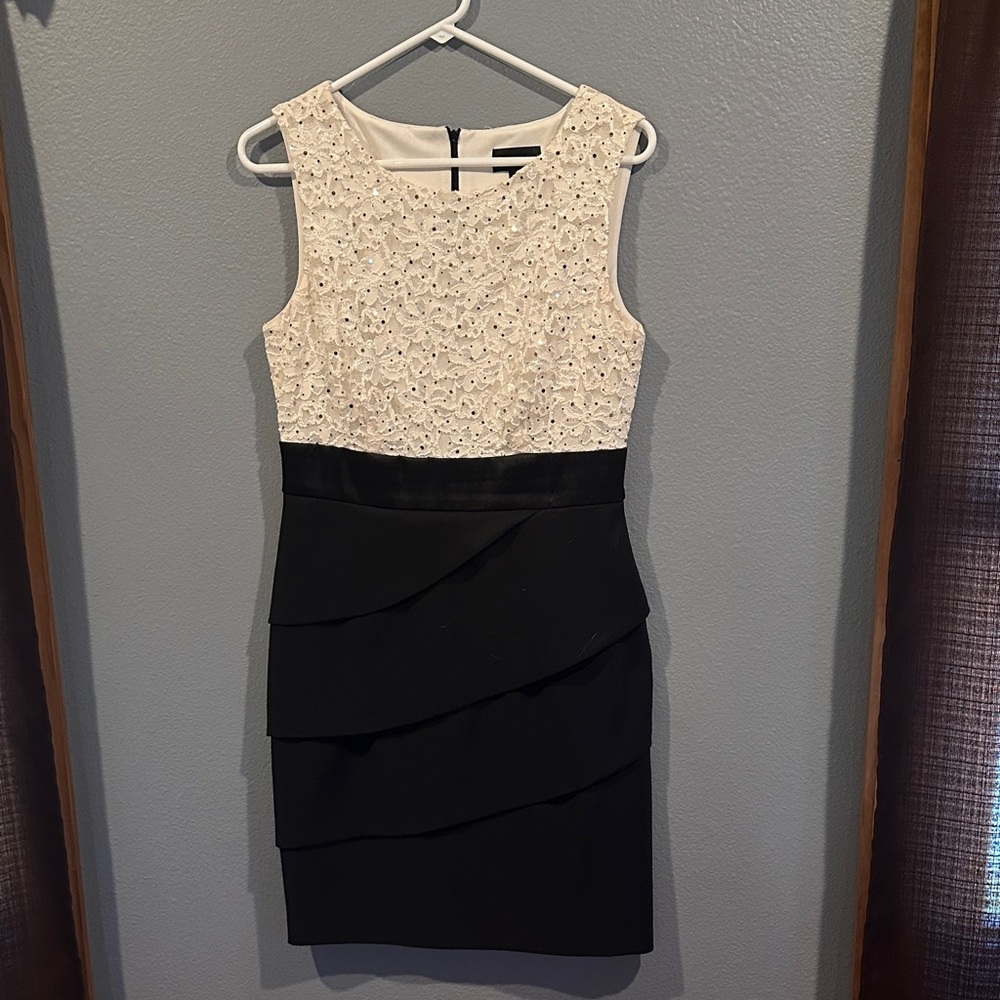Connected Apparel Black and Cream Sleeveless Mini Dress